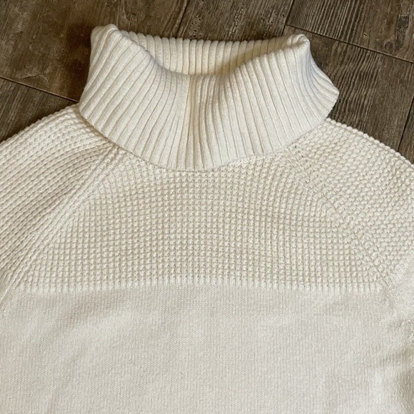 L.L. Bean All-Day Waffle Sweater Turtleneck Womens Medium Petite Cream - Picture 2 of 6